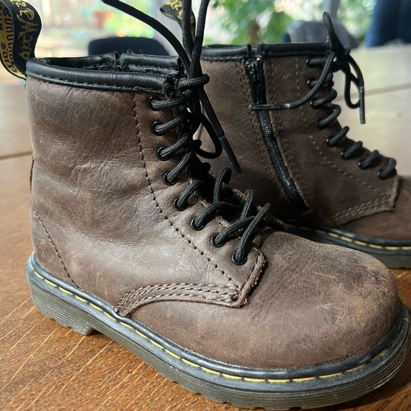 Toddler size US9 Dr Martens. Brown leather AirWair with bouncing soles - Picture 4 of 6